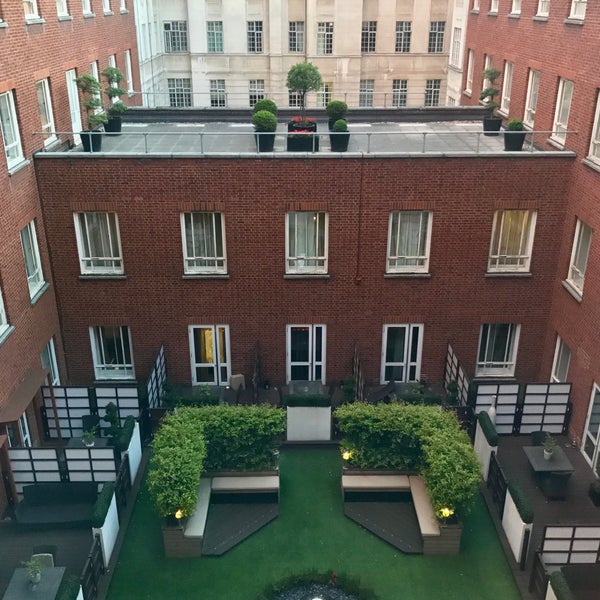 รูปภาพถ่ายที่ London Marriott Hotel Grosvenor Square โดย Ren P. เมื่อ 6/11/2017