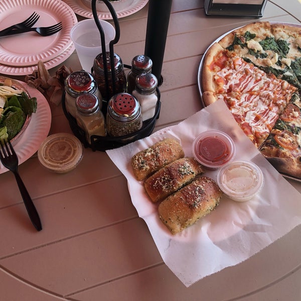 Photo taken at Bongiorno&#39;s New York Pizzeria by Essa on 9/2/2019