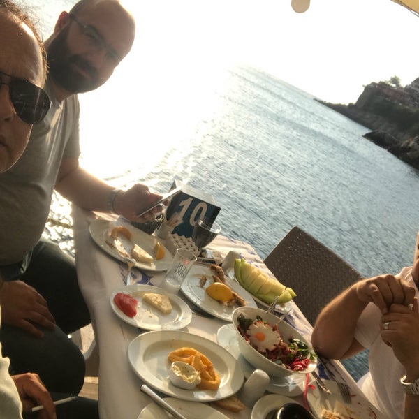 Photo taken at Sahil Balık Restaurant by Ali Gültekin Pasaportpizza on 8/27/2017