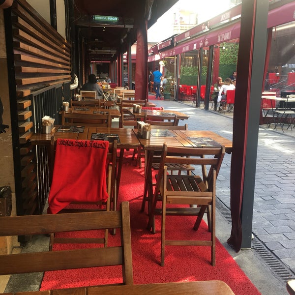 Снимок сделан в Balkon Cafe &amp; Kahvaltı пользователем Nilufar 4/30/2019