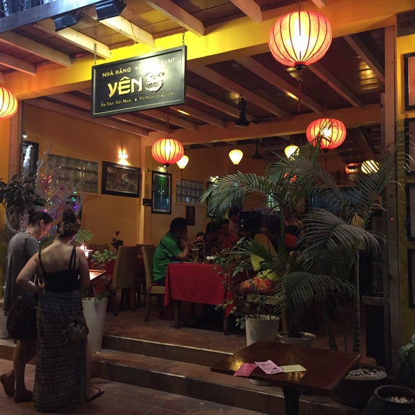 รูปภาพถ่ายที่ Yen&#39;s Restaurant โดย Andy L. เมื่อ 12/27/2014