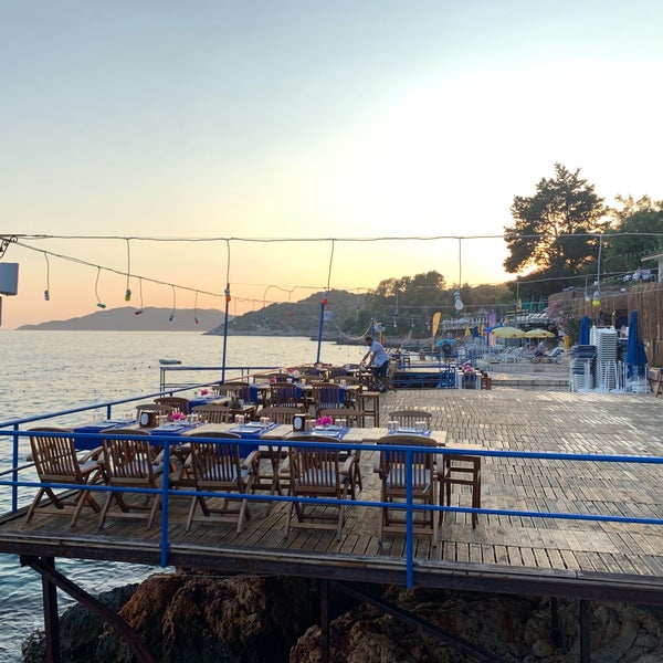 Photo taken at Kaş&#39;ın Meyhanesi &amp; Kaş&#39;s Beach by Andy L. on 7/26/2019