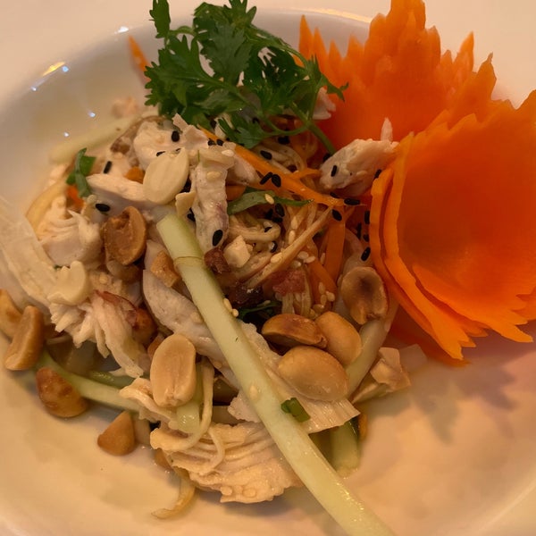 Foto diambil di Duong&#39;s Restaurant - Cooking Class oleh Andy L. pada 11/17/2019