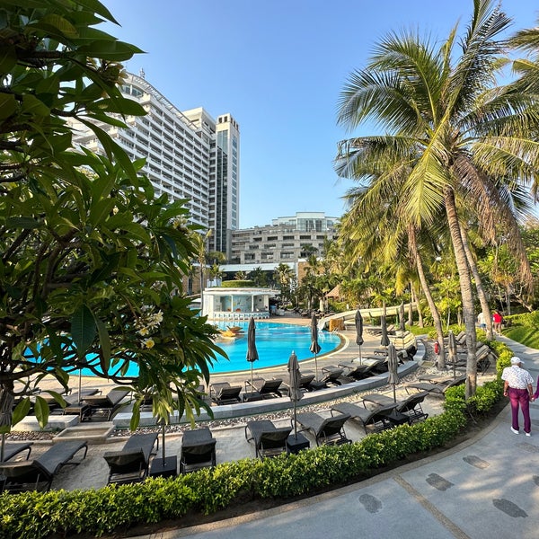 Снимок сделан в Hilton Hua Hin Resort &amp; Spa пользователем Andy L. 1/28/2023