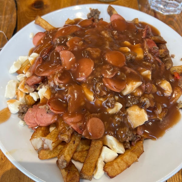 Photo taken at Restaurant Poutineville Saint-Roch by Andrew D. on 10/23/2022