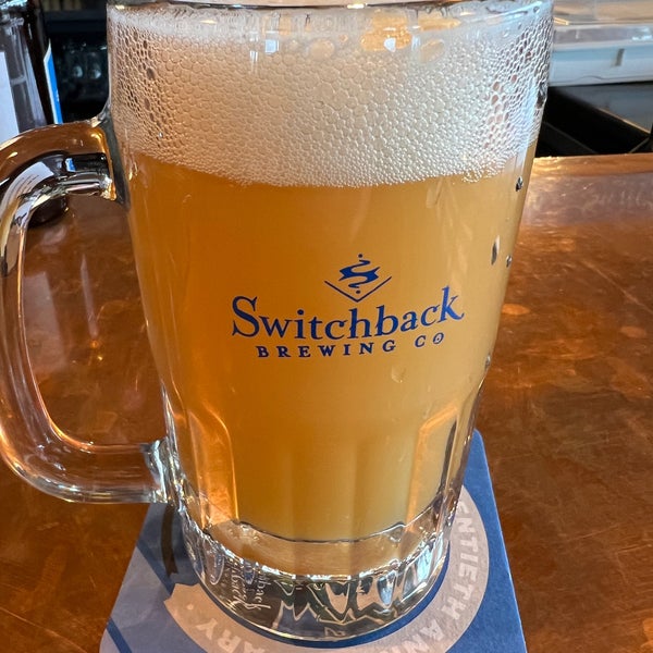 Photo prise au The Tap Room at Switchback Brewing Company par Andrew D. le3/26/2023