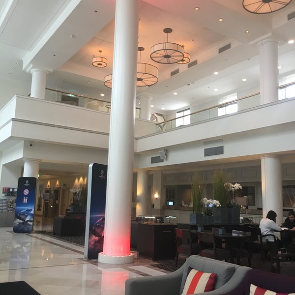 Das Foto wurde bei Munich Marriott Hotel von Fırat Günayer am 2/19/2018 aufgenommen