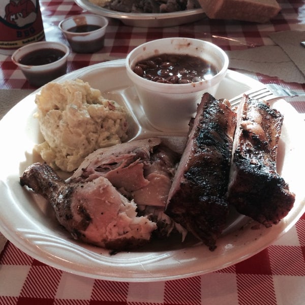 Photo taken at Smokey Mo&#39;s BBQ by Gabby V. on 8/25/2014