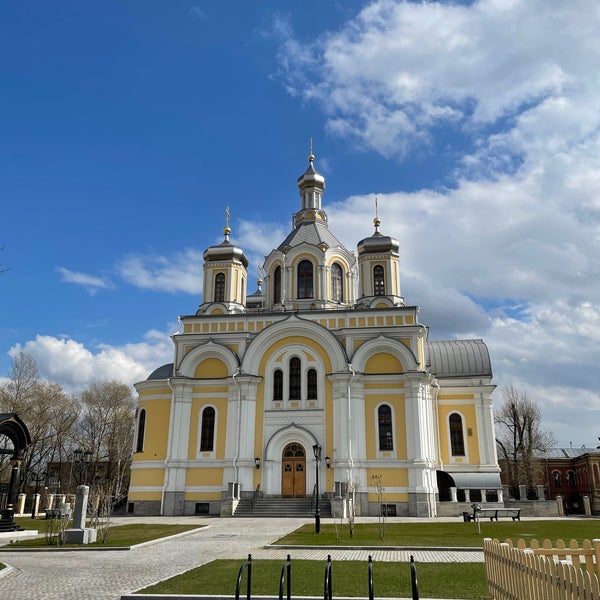 Архиерейское подворье храма Святой Троицы на Октябрьской набережной - сайт "Глоб