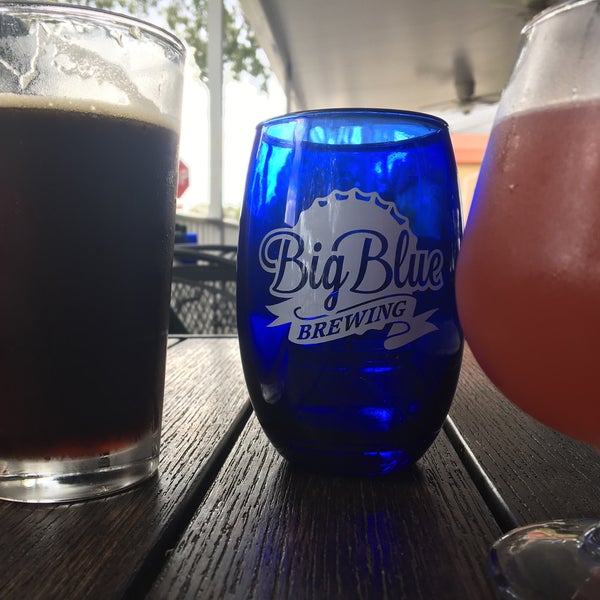 Foto tomada en Big Blue Brewing Company  por Garth M. el 2/9/2018