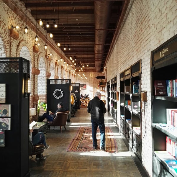 Baku book center. Книжный центр Баку. Baku book Centre улица. Baku book Center Эстетика. Baku book Center библиотека.