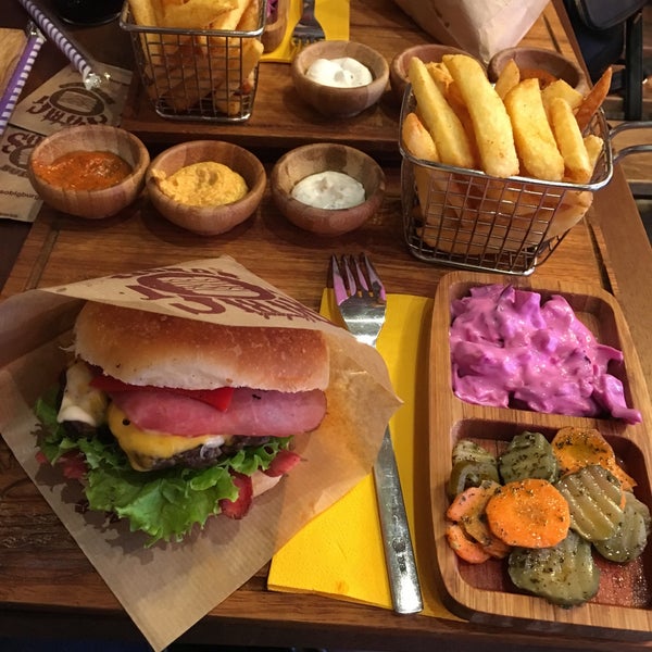 Foto scattata a So Big Burger da Burak Ö. il 12/11/2016