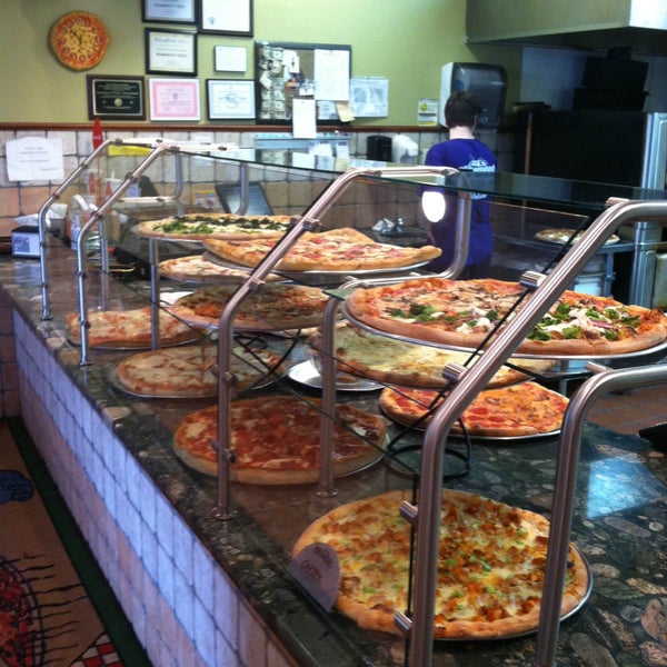 Photo prise au Ridgemont Pizza par Ridgemont Pizza le9/16/2013