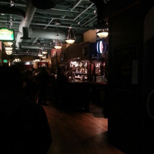 1/26/2013 tarihinde Jerett B.ziyaretçi tarafından Rosie McCann&#39;s Irish Pub &amp; Restaurant'de çekilen fotoğraf