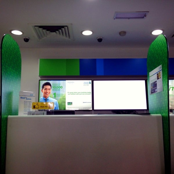 Standard Chartered Bank Damansara Utama'da Banka
