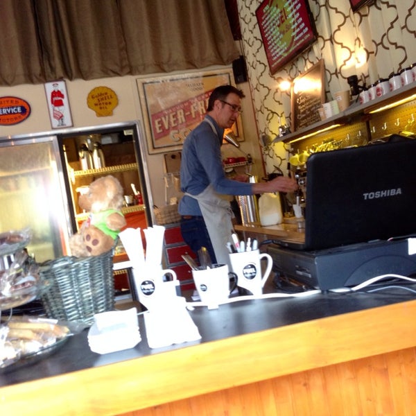 4/18/2014 tarihinde Farid S.ziyaretçi tarafından Fuel Coffee Bar'de çekilen fotoğraf