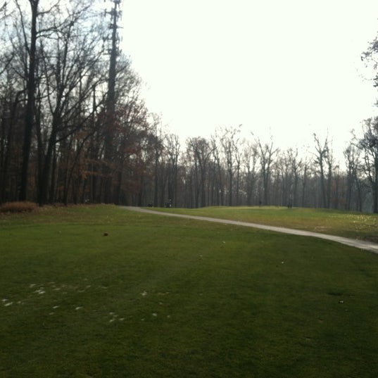 Foto diambil di Redgate Golf Course oleh Lynn N. pada 12/1/2012