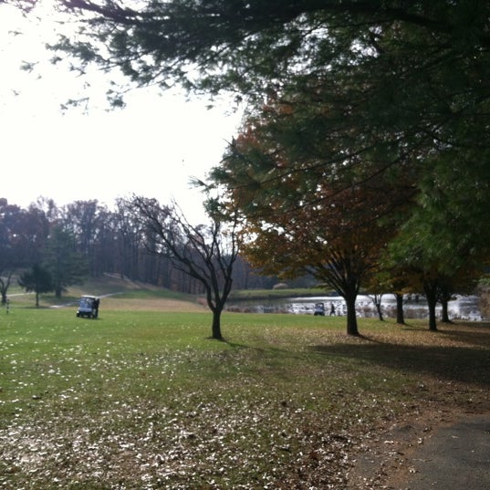 Foto scattata a Redgate Golf Course da Lynn N. il 11/18/2012