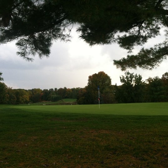Foto diambil di Redgate Golf Course oleh Lynn N. pada 10/19/2012