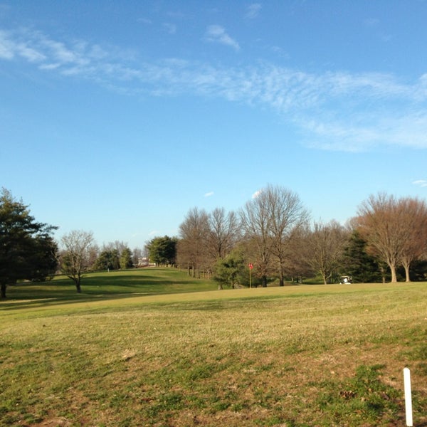 Foto diambil di Redgate Golf Course oleh Lynn N. pada 12/28/2012