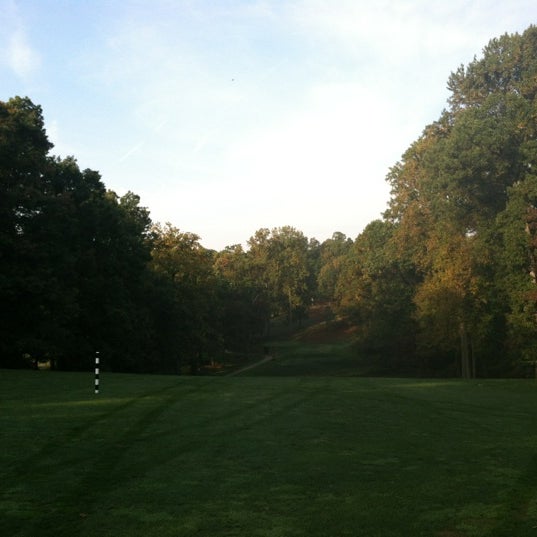 Foto diambil di Redgate Golf Course oleh Lynn N. pada 10/6/2012