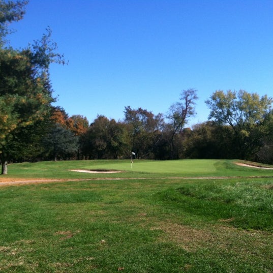 Foto diambil di Redgate Golf Course oleh Lynn N. pada 10/21/2012