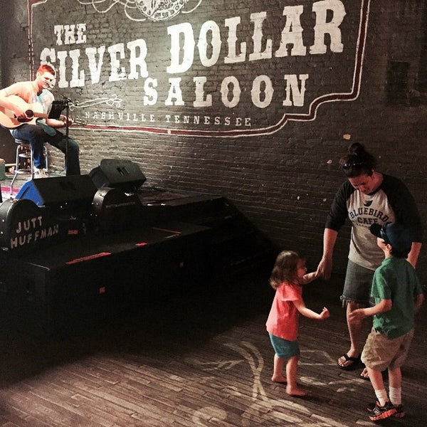 Foto scattata a Silver Dollar Saloon da Yosef S. il 6/30/2015