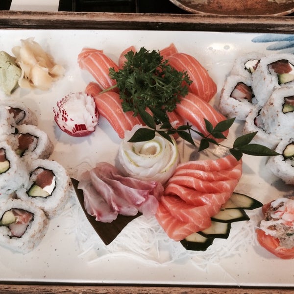 Das Foto wurde bei Irifune Restaurant Japonés von Emilio V. am 10/16/2014 aufgenommen