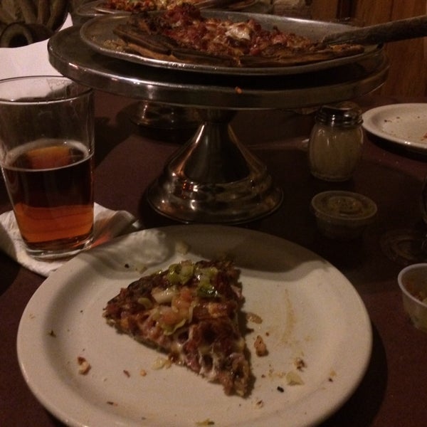 1/21/2014 tarihinde David D.ziyaretçi tarafından Austin Pizza Garden'de çekilen fotoğraf