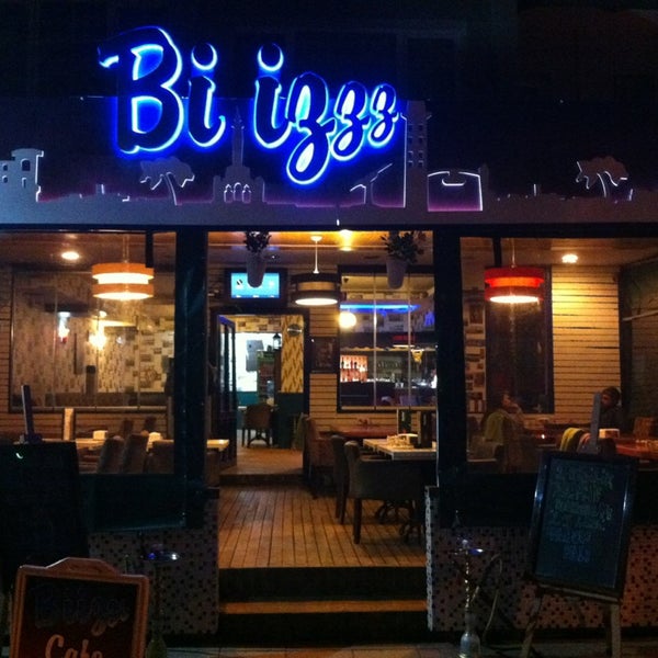 รูปภาพถ่ายที่ Biiz Cafe &amp; Bistro โดย Cihan G. เมื่อ 1/31/2014