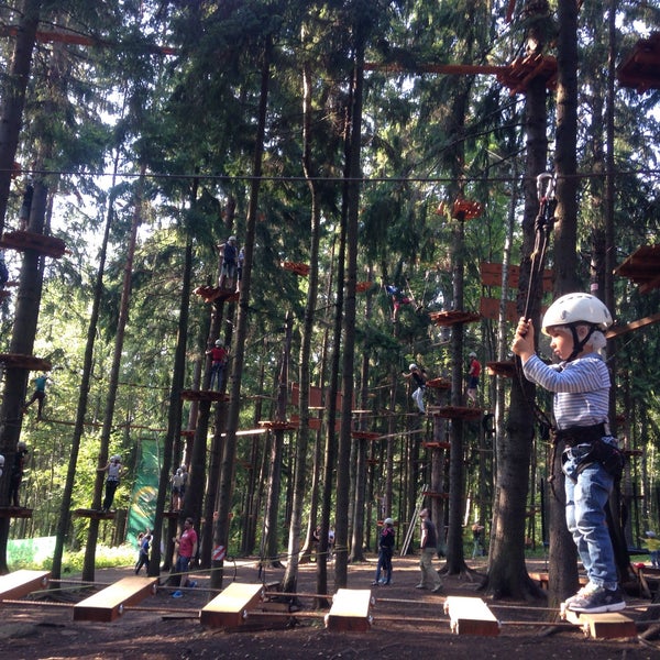 รูปภาพถ่ายที่ Веревочный парк «Tree To Tree» โดย Павел🌟 И. เมื่อ 8/21/2016