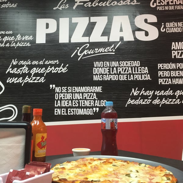 Photo taken at Las Fabulosas Pizzas by Copito D. on 4/19/2016