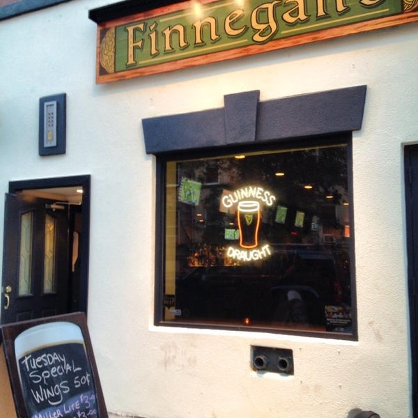 Foto tomada en Finnegan&#39;s Pub  por Finnegan&#39;s Pub el 9/21/2013