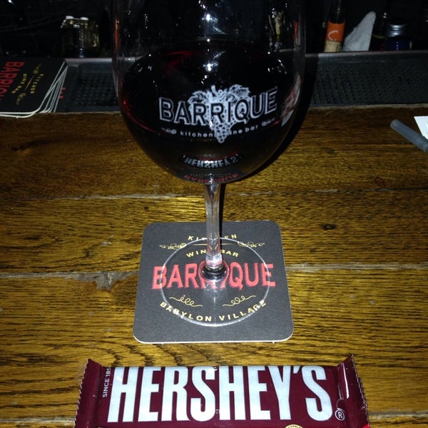 3/7/2014 tarihinde John F.ziyaretçi tarafından Barrique Wine Bar'de çekilen fotoğraf