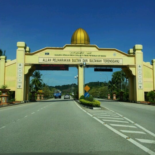 Pintu Gerbang Kemaman Kuantan Road