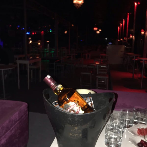 Photo taken at Metin Cocktail Club by Demirak K. on 6/6/2019