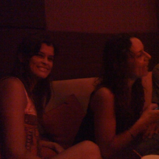 Foto diambil di Om Bar Lounge oleh Fërnando P. pada 4/5/2012