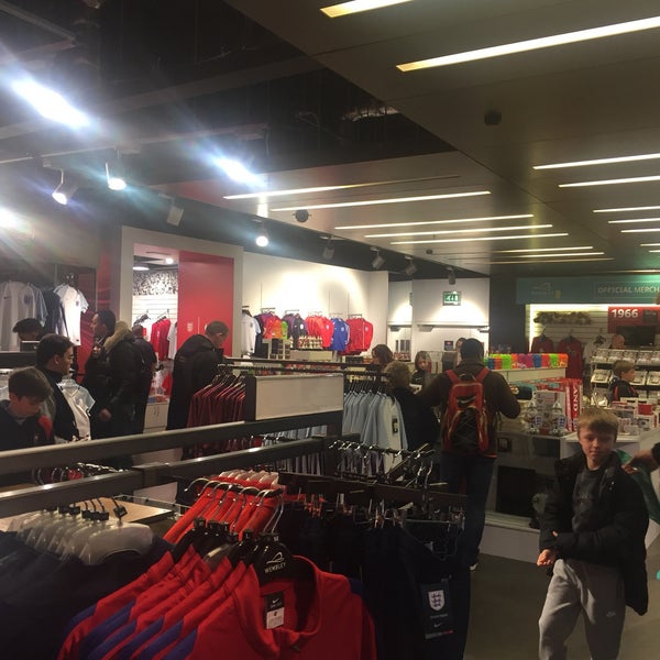 Wembley Stadium Store Wembleyのスポーツ用品店