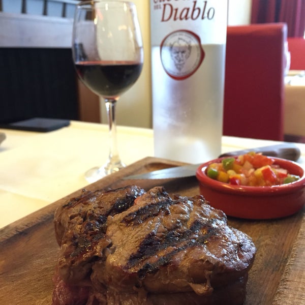 The meat is exceptional, please try the vine too, it is really worth it!