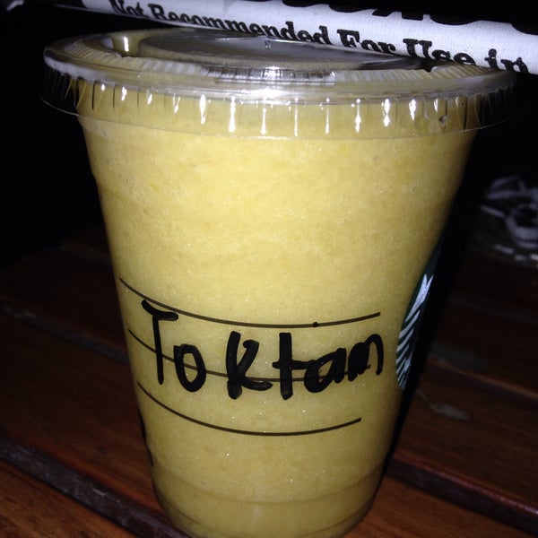 Das Foto wurde bei Starbucks von Toktam R. am 11/7/2015 aufgenommen
