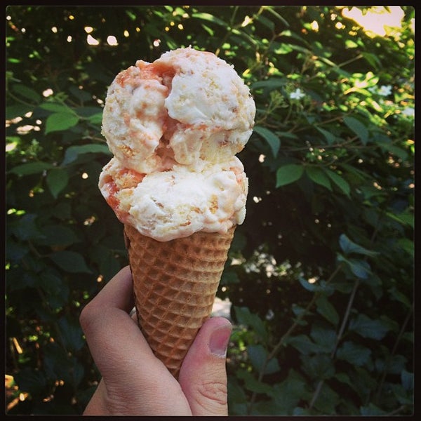 Foto diambil di Jeni&#39;s Splendid Ice Creams oleh Molly A. pada 8/16/2013