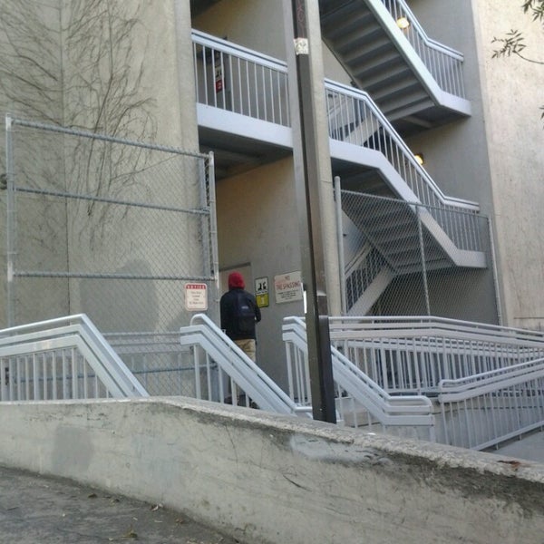 4th Street (West) Garage SJSU - San Jose State University - 6 tips