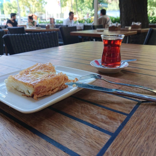 Das Foto wurde bei Nazar Cafe Restaurant von TC Şeniz U. am 8/6/2019 aufgenommen