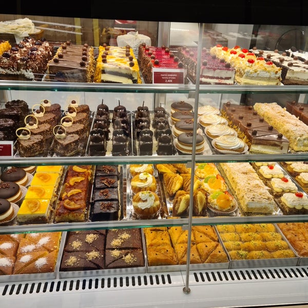 3/10/2021 tarihinde Emeral Bakery Pastry Cafe C.ziyaretçi tarafından Emeral Bakery Pastry Shop Cafe'de çekilen fotoğraf