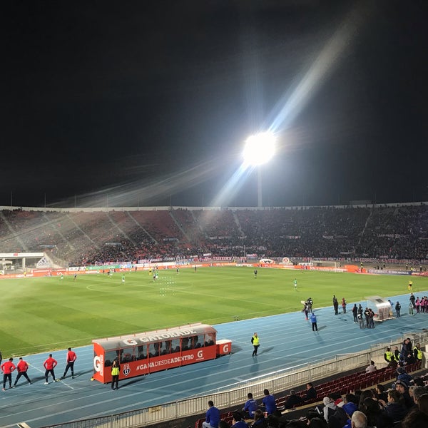 รูปภาพถ่ายที่ Estadio Nacional Julio Martínez Prádanos โดย Cynthya S. เมื่อ 8/4/2019