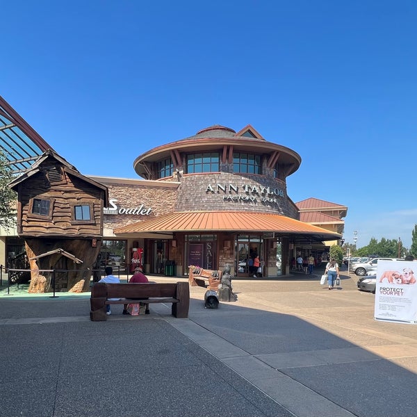 Woodburn Premium Outlets 1001 Arney Rd