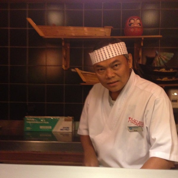 Este es Noel en el sushi bar. Gran tipo y un maestro del sushi.