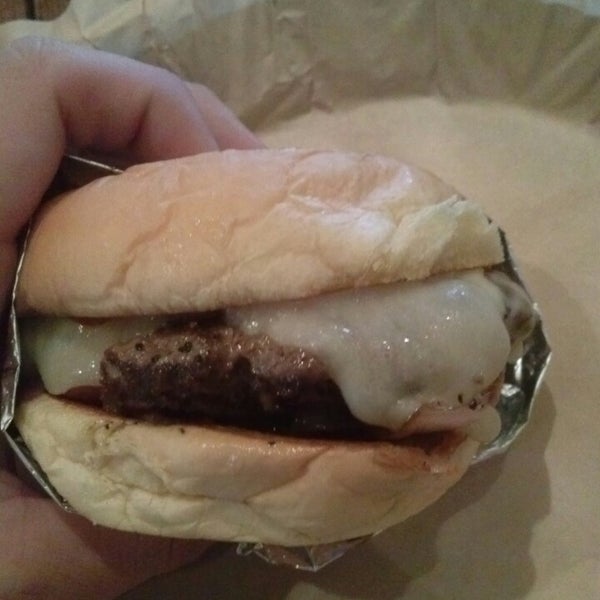 รูปภาพถ่ายที่ Burger U โดย Christopher P. เมื่อ 11/21/2013