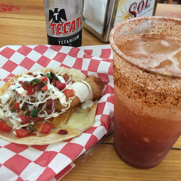 Photo prise au Baja Taco Shop par Daniel P. le10/22/2016