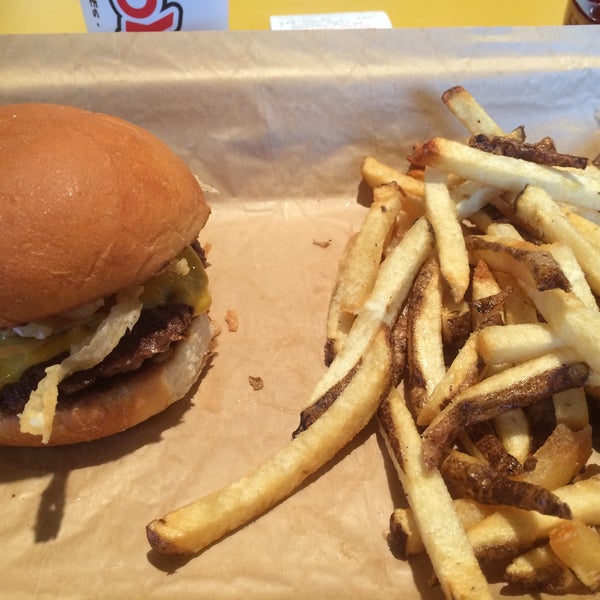 Photo taken at MOOYAH Burgers, Fries &amp; Shakes by Stephanie O. on 11/1/2015